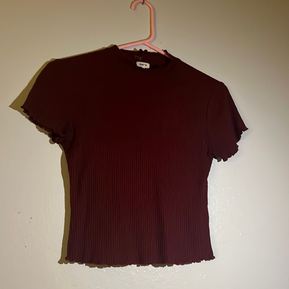maroon crop top
